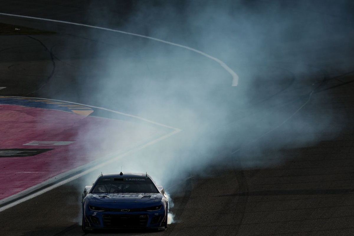 how-robots-are-helping-nascar-teams-make-better,-faster-race-cars