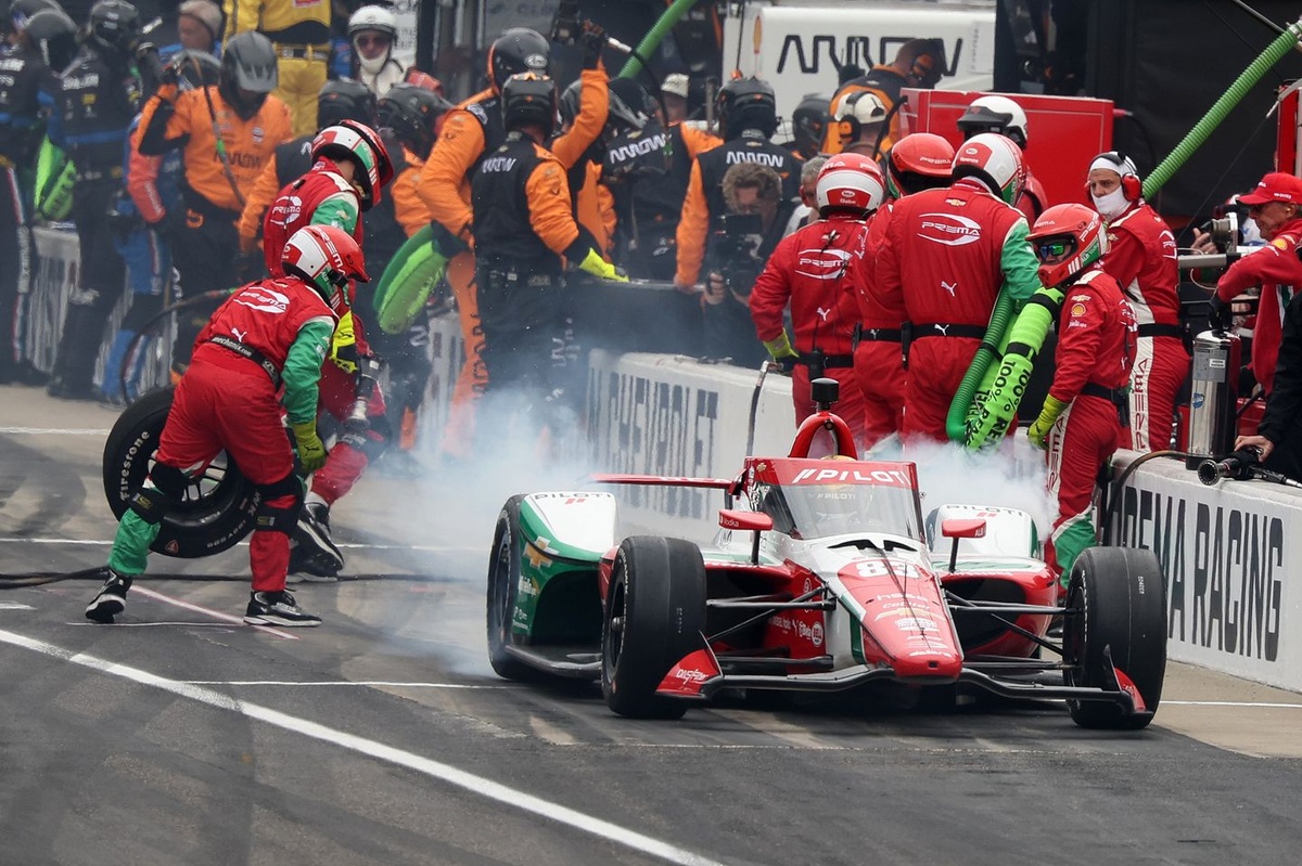 pit-road-crash-ends-polesitter-shwartzman’s-indy-500-debut