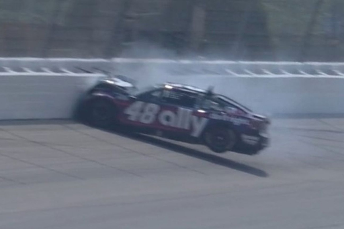 alex-bowman-unhurt-after-massive-hit-that-red-flags-michigan-cup-race