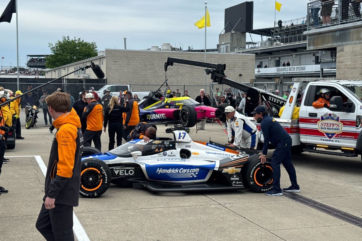 dejected-kyle-larson-wrecks-out-of-the-indy-500-in-restart-melee