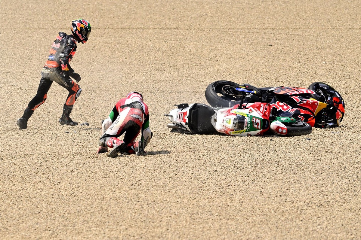ktm-hope-ended-by-double-retirement-at-motogp-italian-gp-sprint