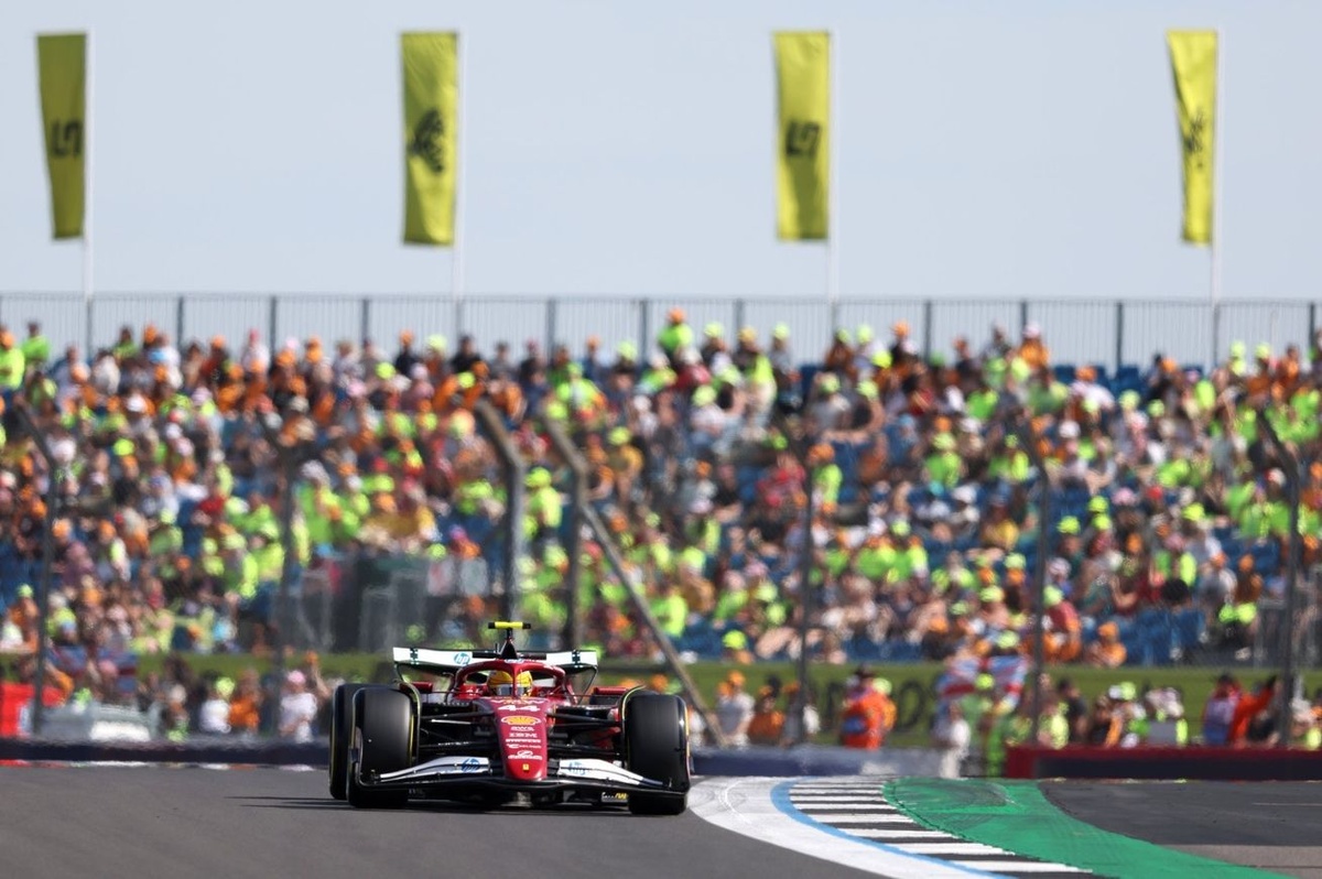 lewis-hamilton:-ferrari-can-dream-of-a-strong-british-gp-weekend