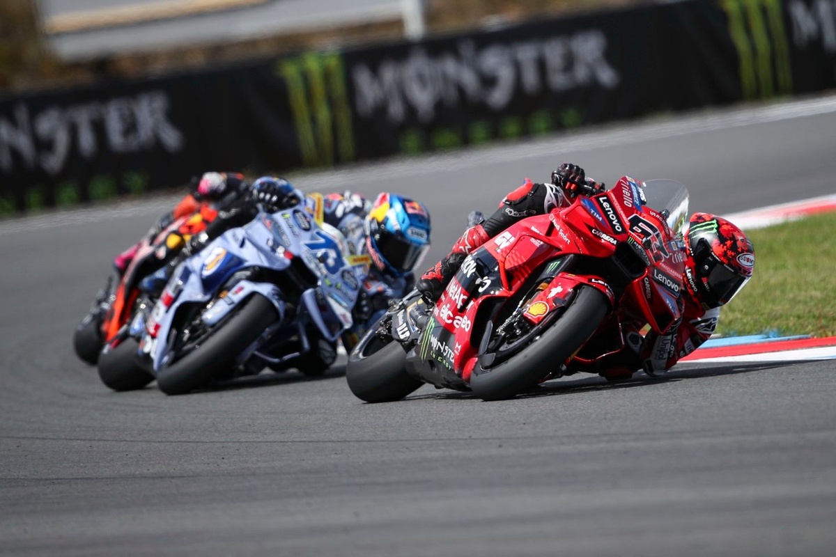 why-2026-is-the-right-time-for-ducati-to-field-six-identical-motogp-bikes