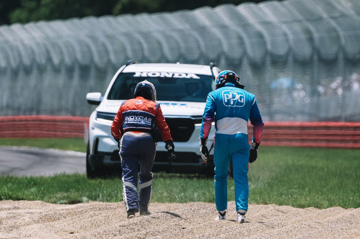 josef-newgarden-crashes-out-of-indycar-mid-ohio-200-on-lap-1,-turn-1