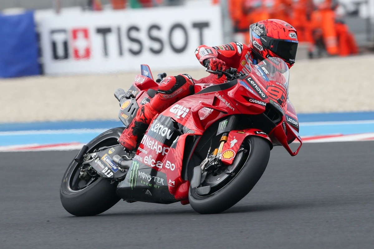 motogp-hungarian-gp:-marc-marquez-takes-pole-as-pedro-acosta-falls