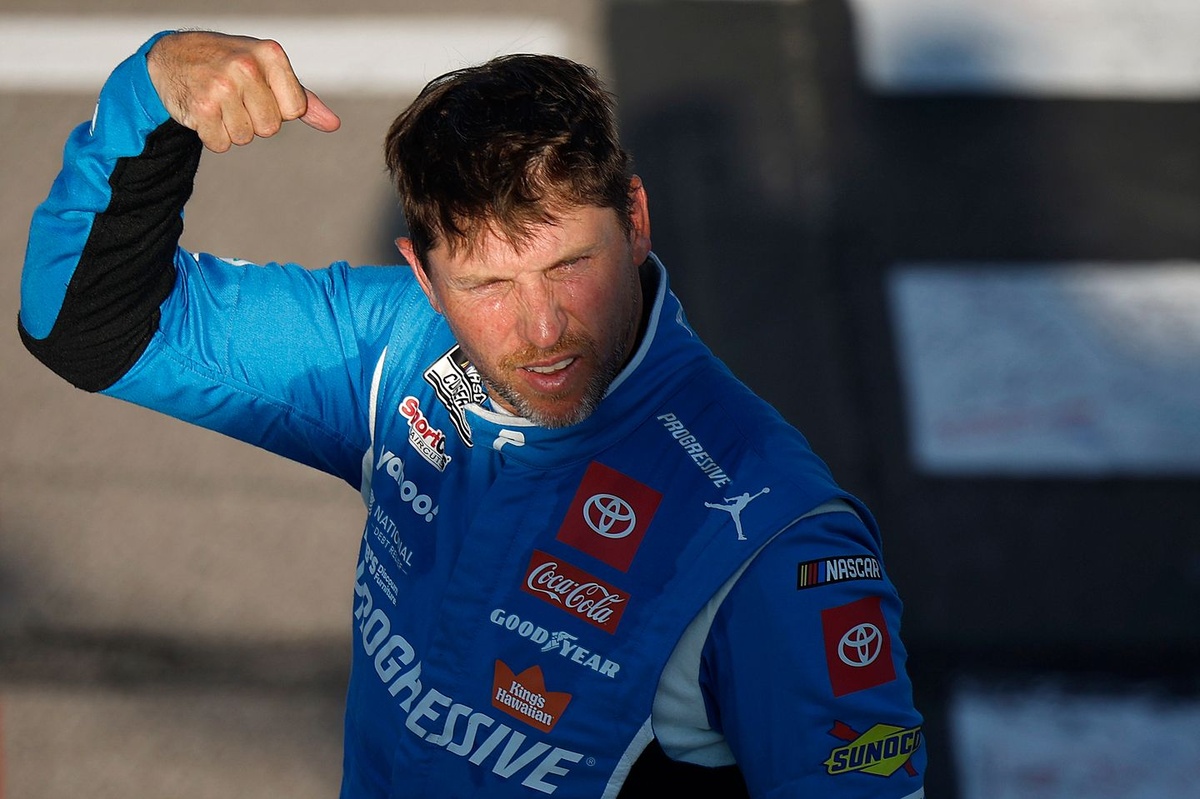 denny-hamlin-to-ask-dad's-forgiveness-over-new-antagonistic-slogan