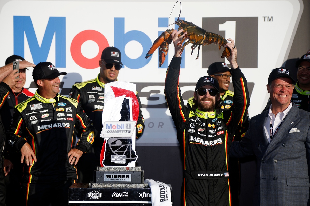 ryan-blaney-wins-loudon-cup-race,-locked-into-next-playoff-round