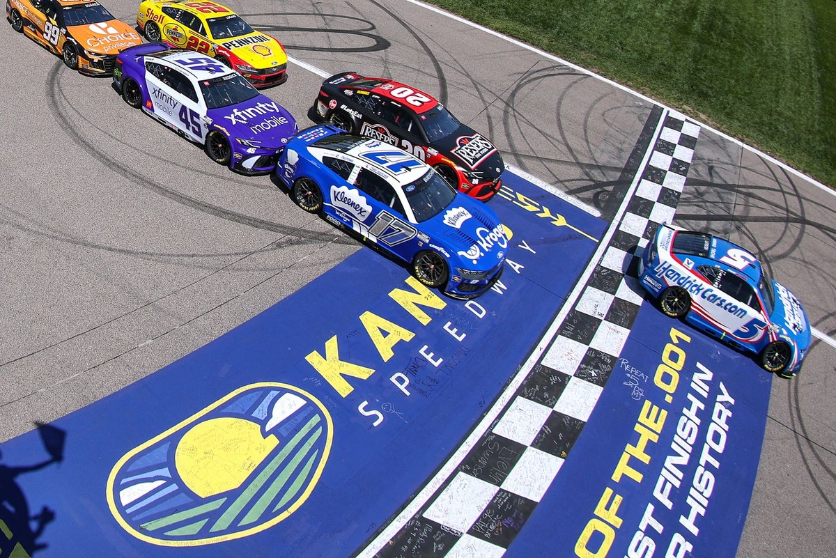 how-to-watch-nascar's-2025-playoff-race-at-kansas-on-tv