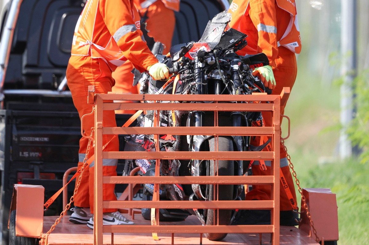 marco-bezzecchi-hit-with-double-long-lap-for-marc-marquez-indonesia-collision