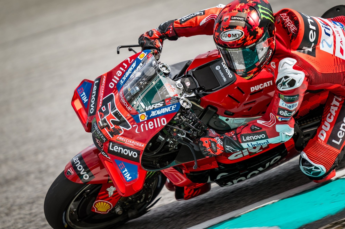 motogp-malaysian-gp:-francesco-bagnaia-strikes-back-to-claim-pole,-disaster-for-aprilia